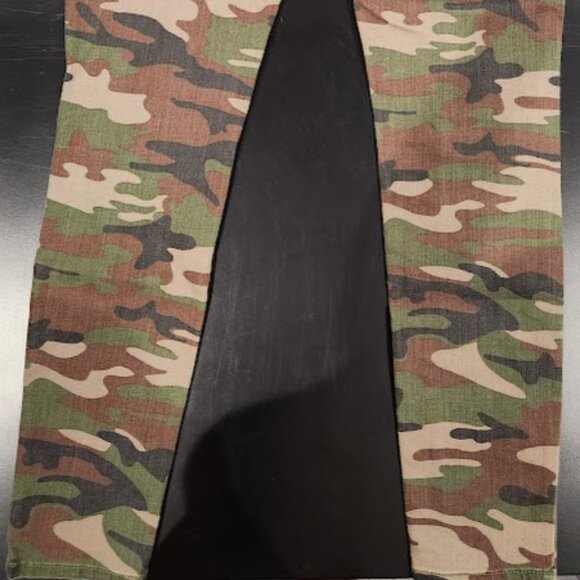 Forever 21 Camo Skinny Jeans - Size S | Trendy & Stylish - Picture 5 of 6